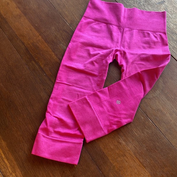 LULULEMON HIGH WAISTED SEAMLESS PINK LEGGINGS 🍋 - Picture 1 of 11